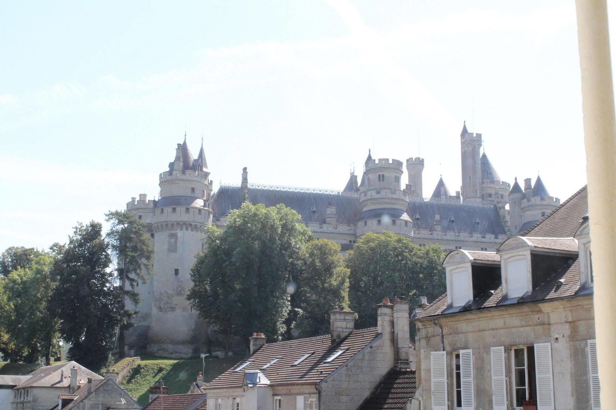 Aux Bles D'Or Hotel Pierrefonds Eksteriør billede